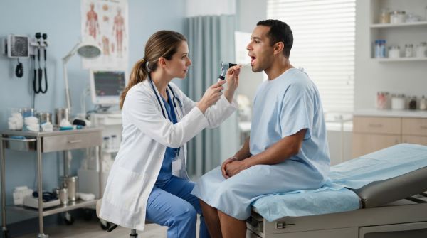 Maîtriser l'Examen Clinique : Guide Indispensable pour les Professionnels de la Santé